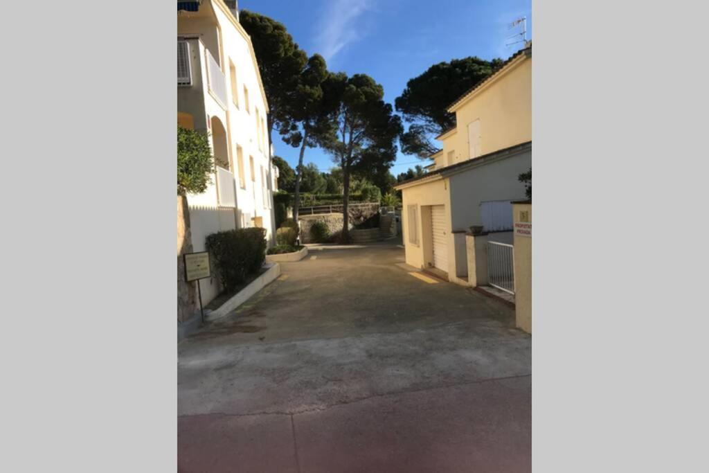 Luxury 4 Bed Apartment On Coastal Footpath At Cap Ras Льянсса Экстерьер фото