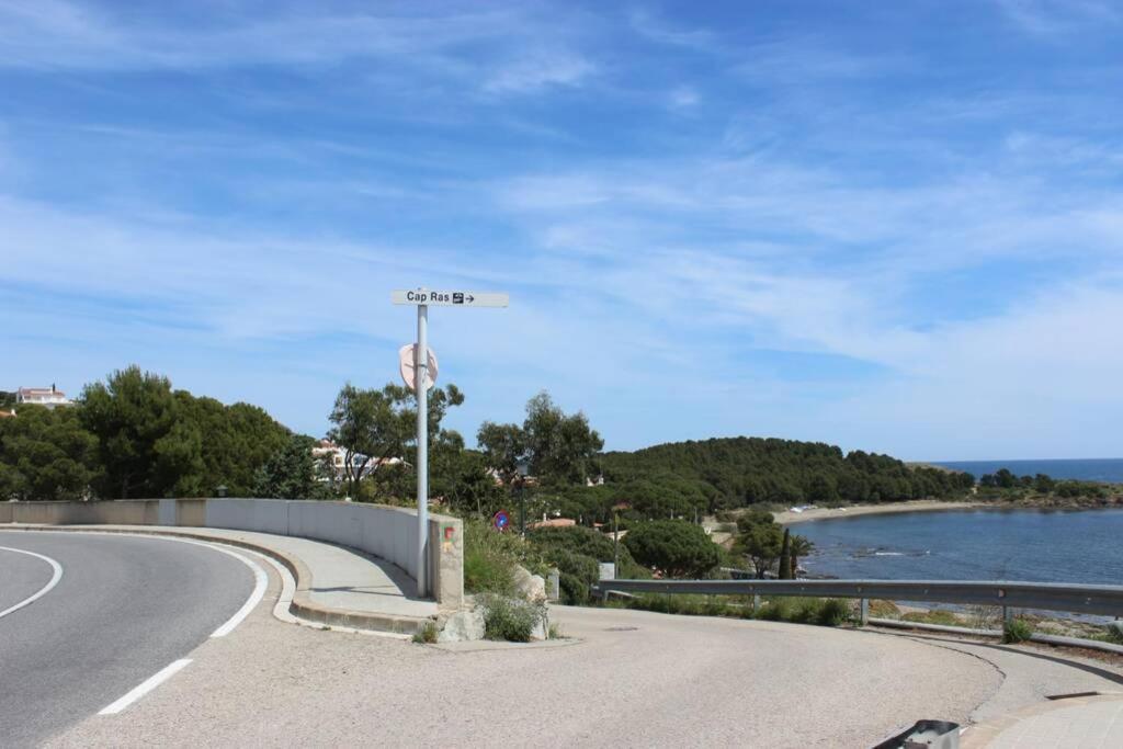 Luxury 4 Bed Apartment On Coastal Footpath At Cap Ras Льянсса Экстерьер фото